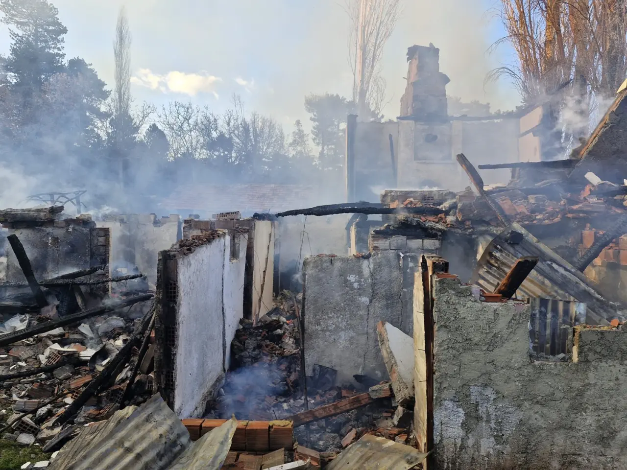 Köydeki Yangında Her Şey Kül Oldu 6