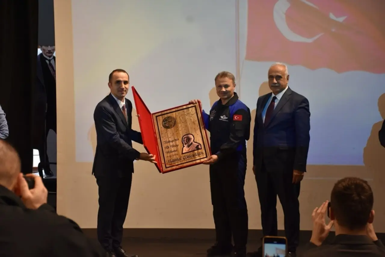 Gençlere İlham Verdi 4