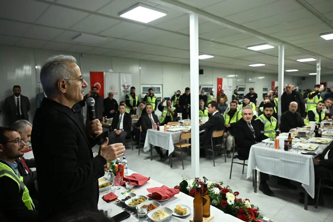 Bakan Uraloğlu, Özgür Özel’e Çorum’dan Bu Sözlerle Cevap Verdi 1