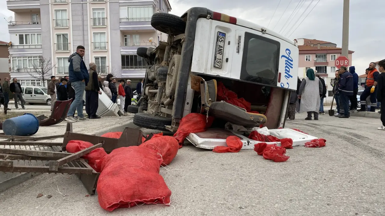 Minibüs İle Otomobil Birbirine Girdi, Yaralılar Var 5