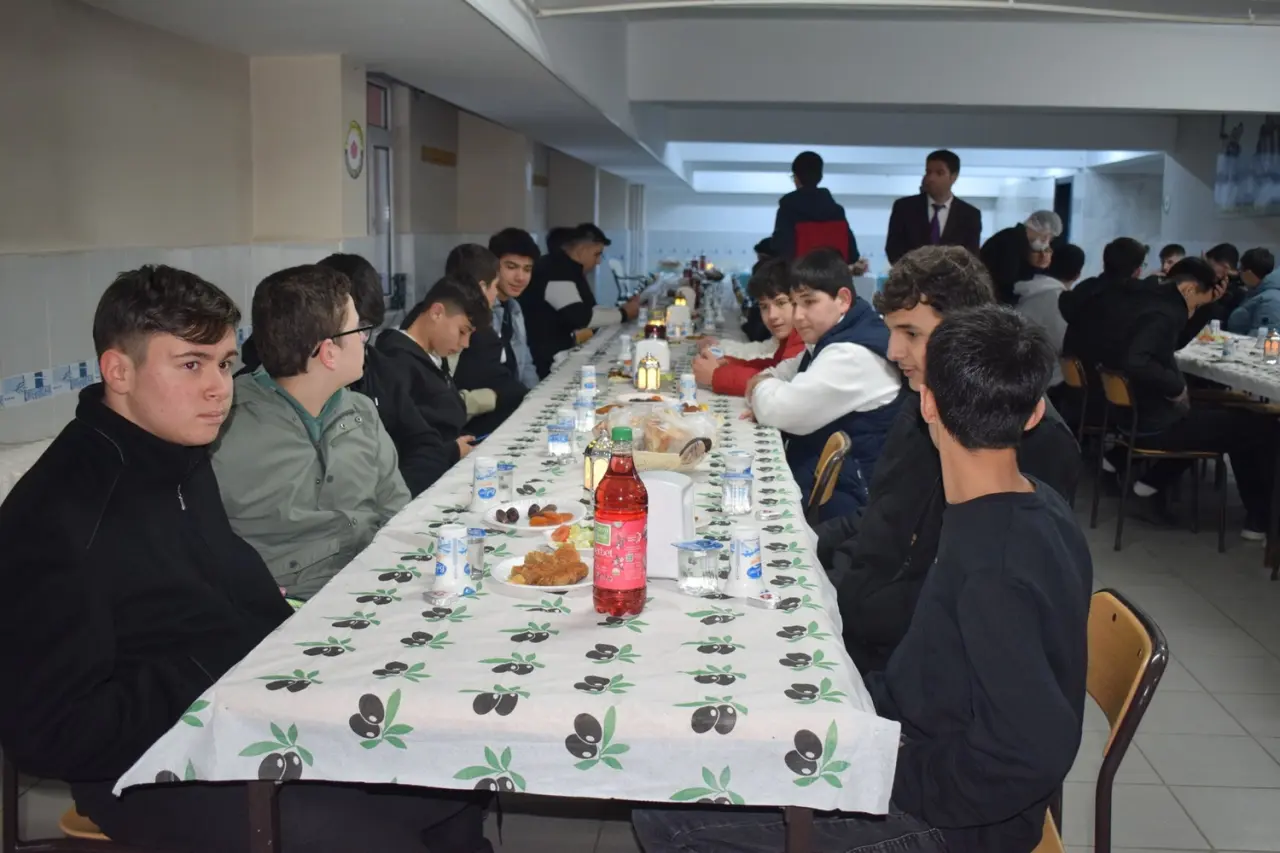 Başkanı Aşgın, Yıllar Sonra Aynı Sıralarda 3