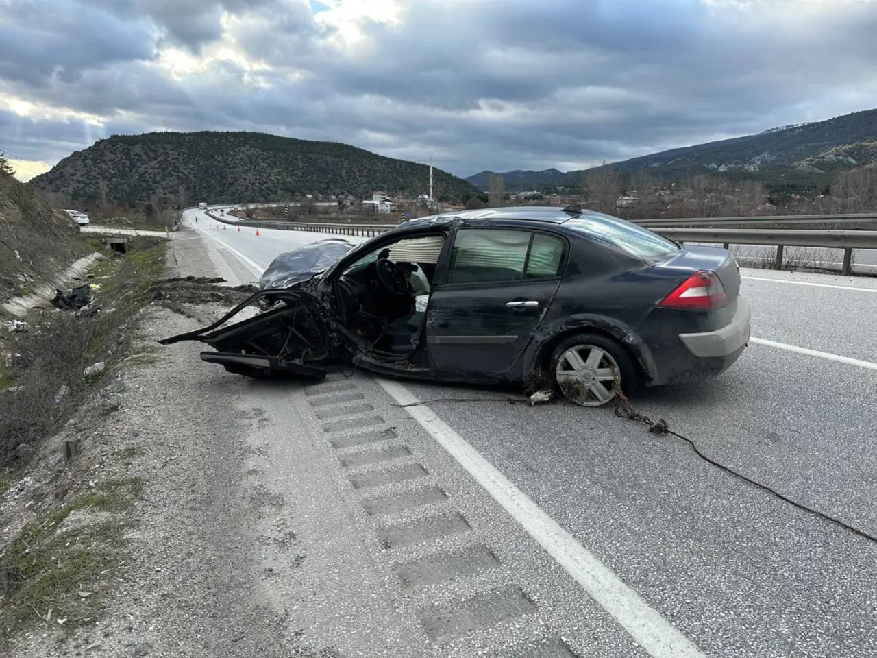 Otomobil Refüje Girdi, Yaralılar Var 2