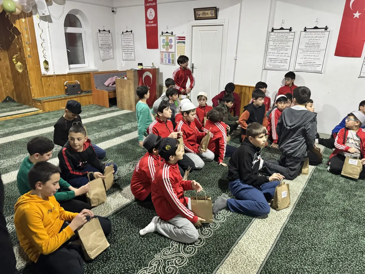 Teravih Çıkışı Minikleri Bekleyen Tatlı Sürpriz 3