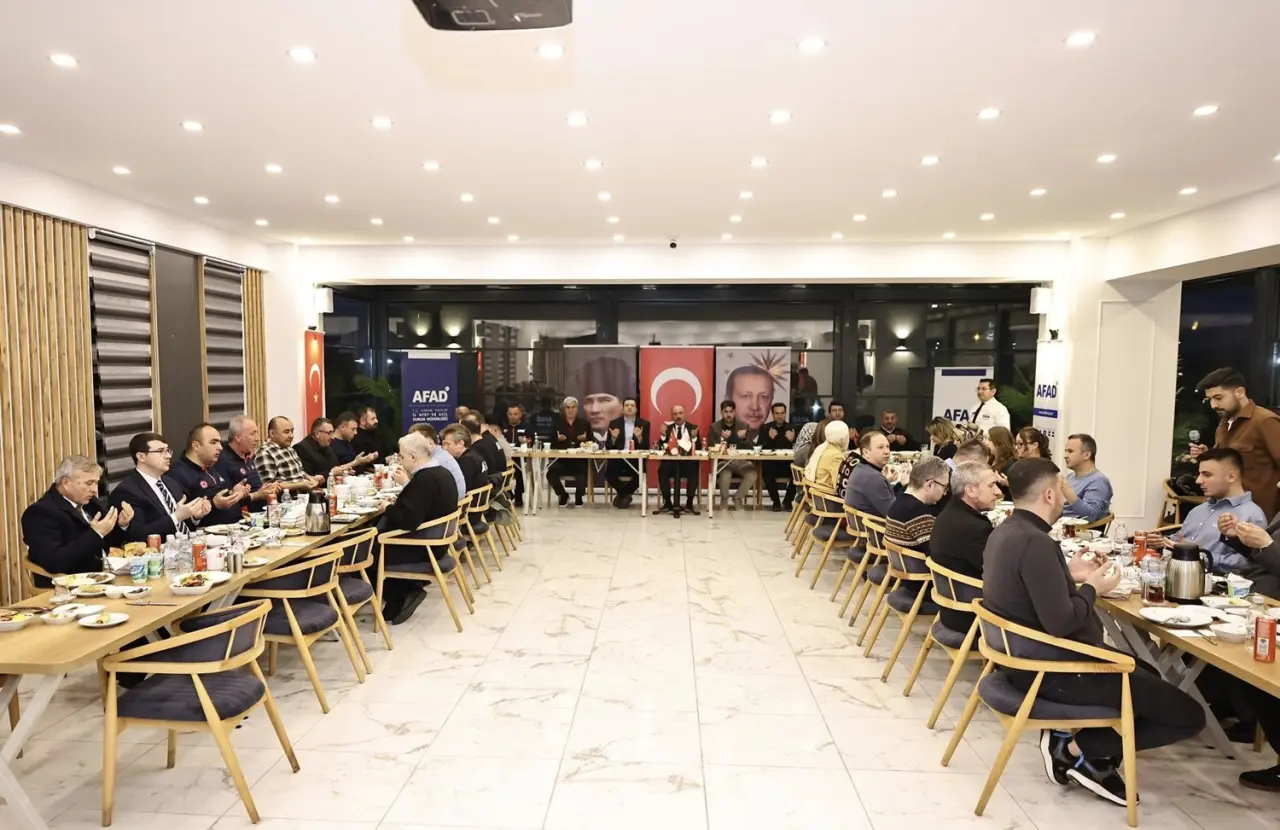 Vali Çalgan, AFAD Personeliyle Buluştu 3