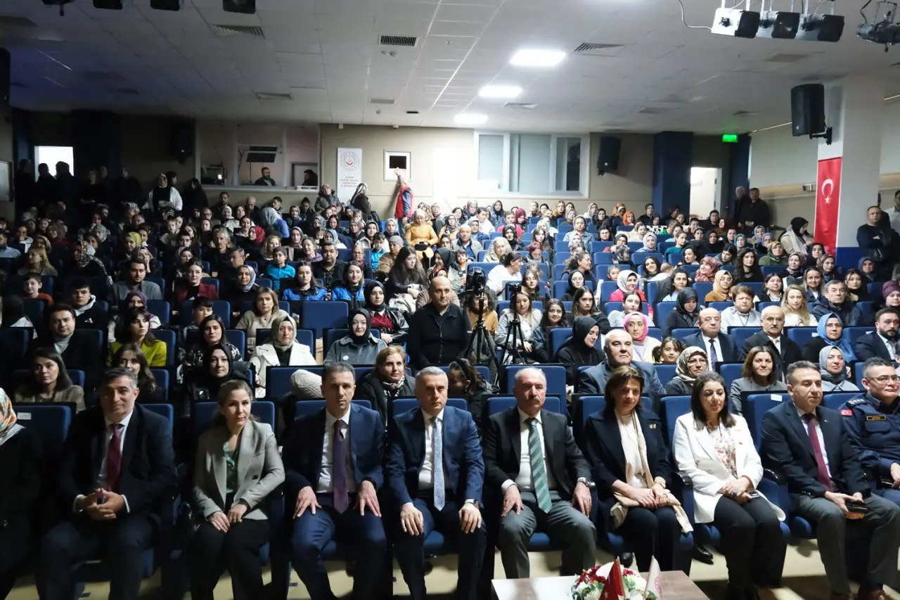 Çorum'da Kadınlardan Oluşan Gönülden Ezgiler Korosu Konser Verdi 6