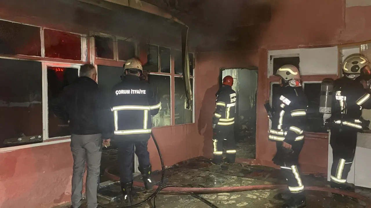 Alevler Gecekonduyu Yuttu 5