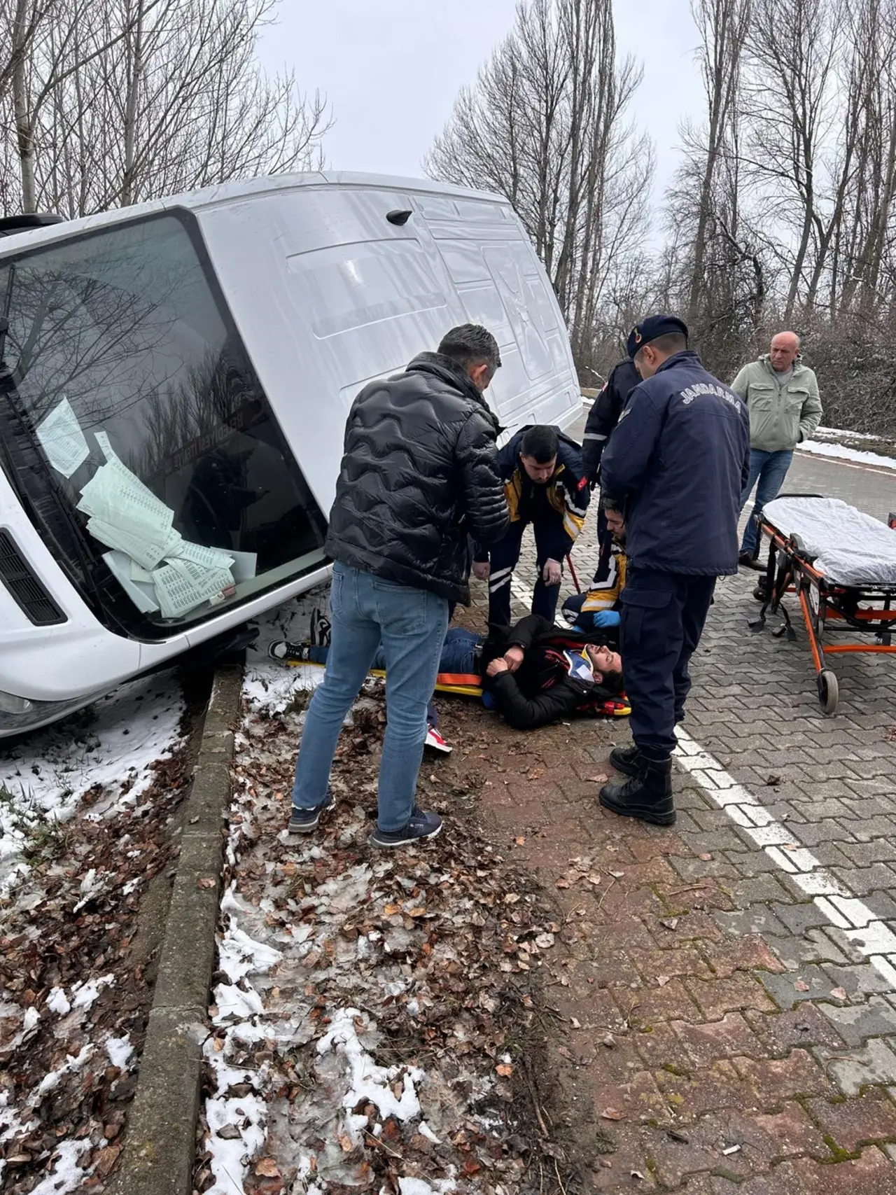 Araçta Sıkışan Sürücüyü İtfaiye Böyle Kurtardı 3