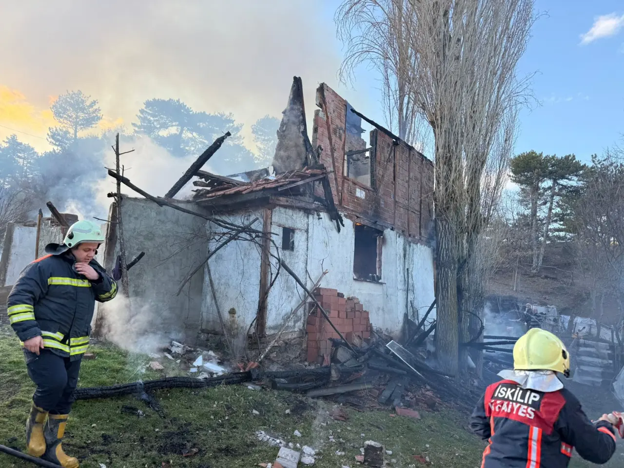 Köydeki Yangında Her Şey Kül Oldu 5