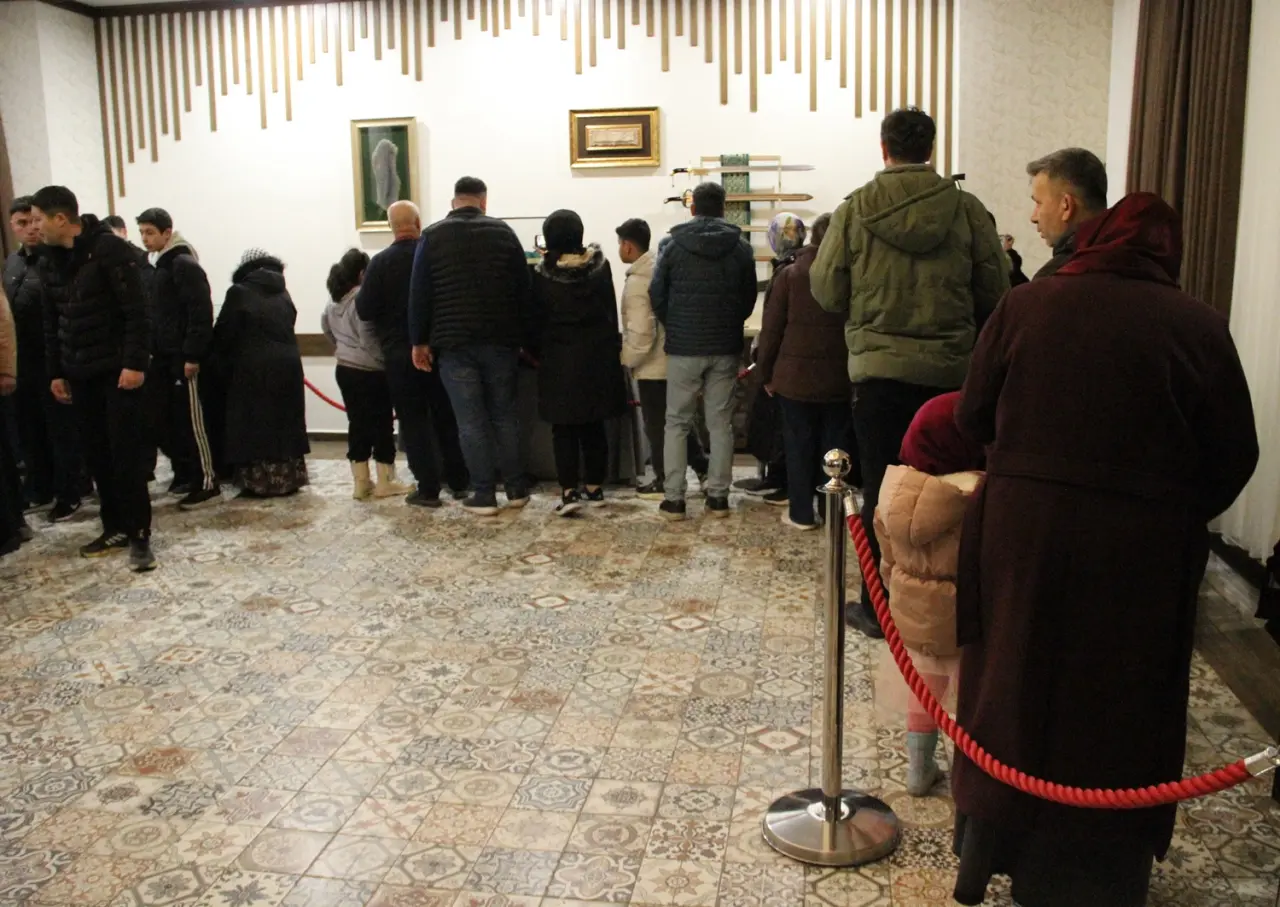 Kadir Gecesi’nde Kutsal Emanetlere Yoğun İlgi 7