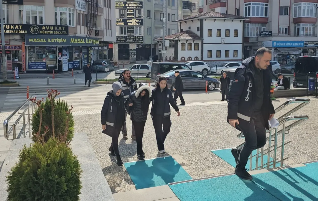 Çorum'da 92 Yıl 1 Ay 27 Gün Hapis Cezası Bulunan Firari Hükümlü Yakalandı 1