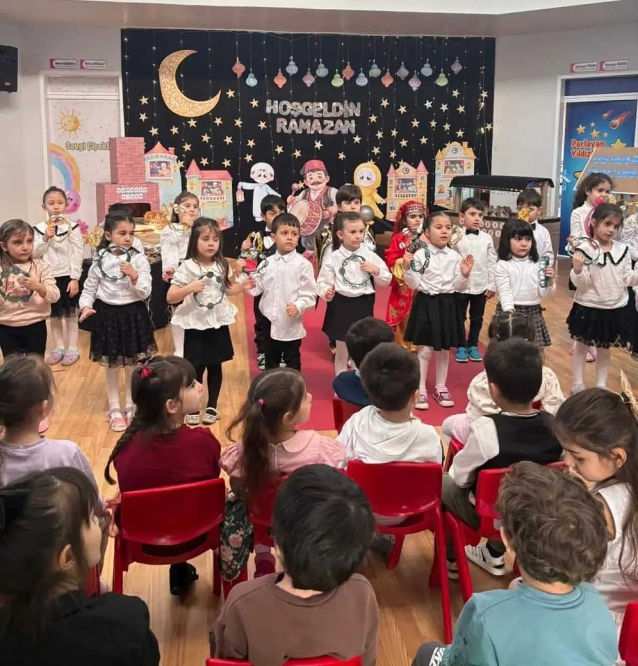 Anaokulunda Kurulan Sokak, Görenleri Maziye Götürdü 6