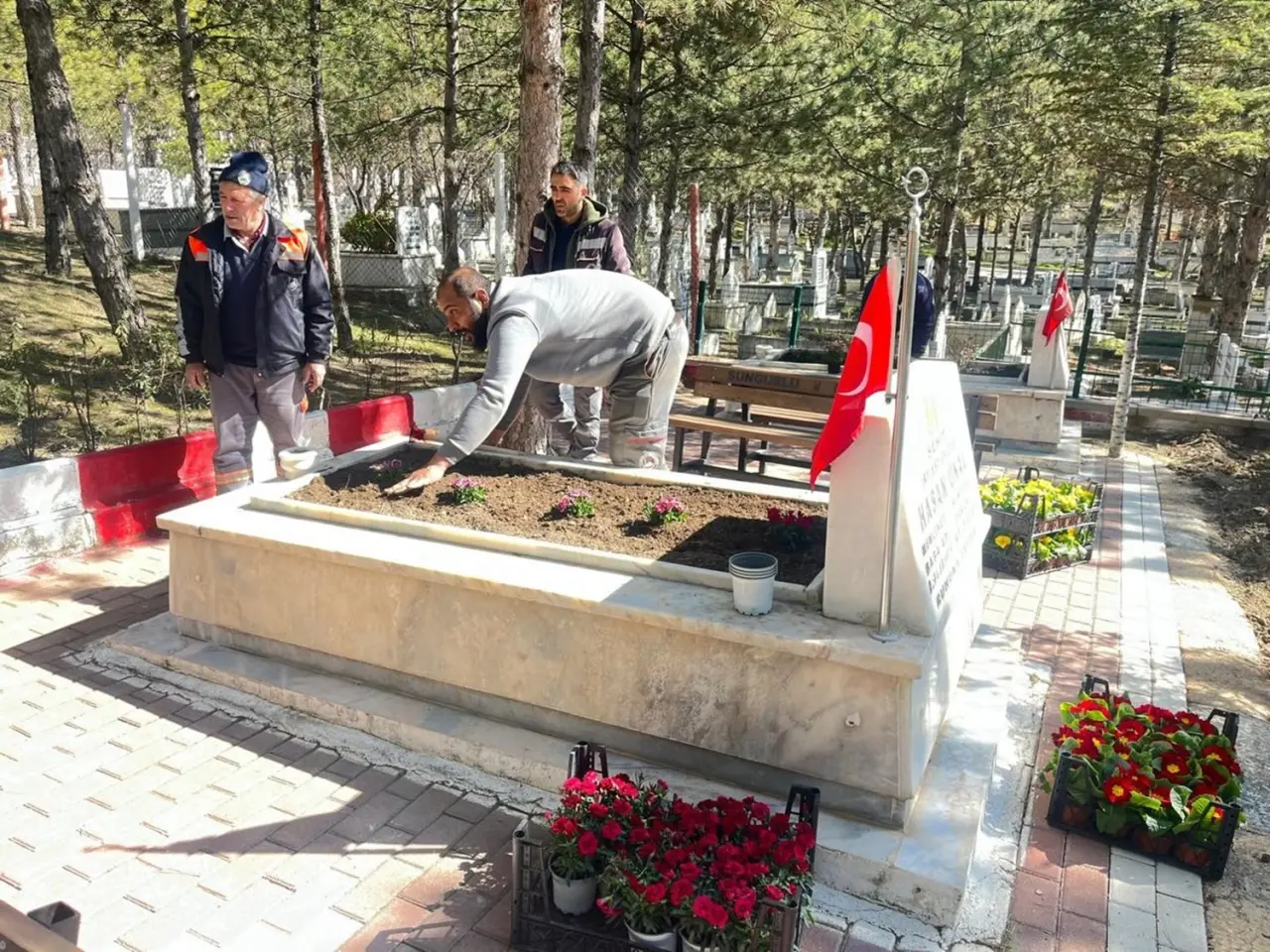 Şehit Mezarlarında Bakım ve Onarım Çalışması 4