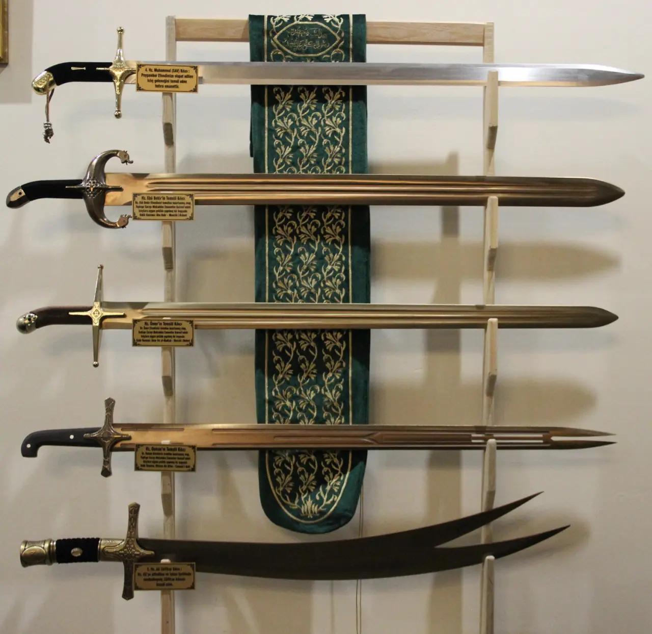 Kadir Gecesi’nde Kutsal Emanetlere Yoğun İlgi 8