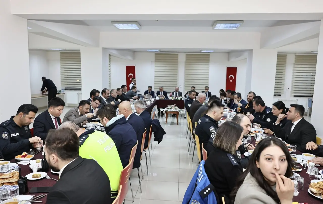 Vali Çalgan, Emniyet Personeliyle İftar Yaptı 2