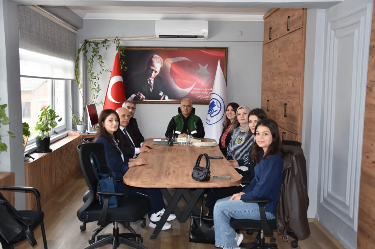 Yeşilay Heyeti Başkan Çizikci'yi Ziyaret Etti 1