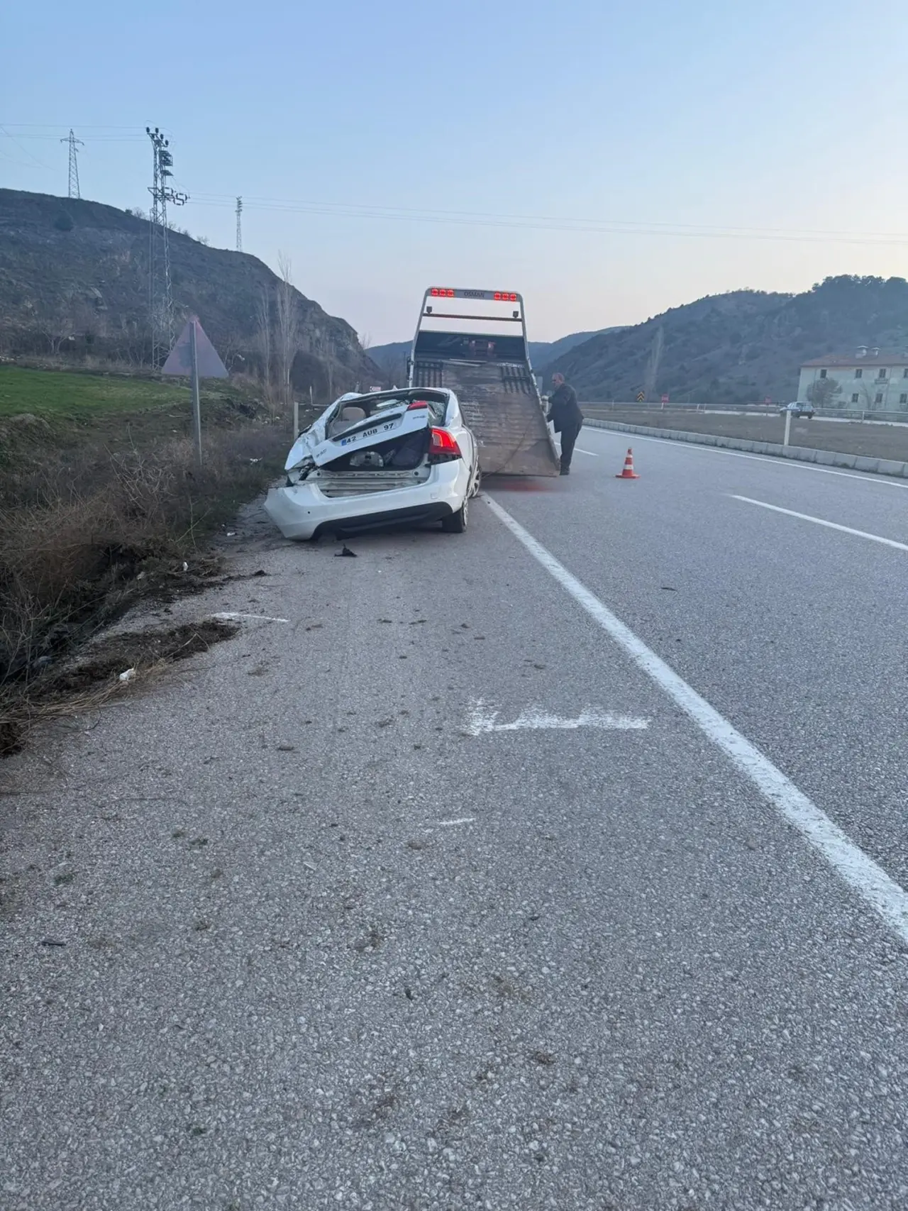 Çorum’da Otomobil Dereye Devrildi: 4 Yaralı 1