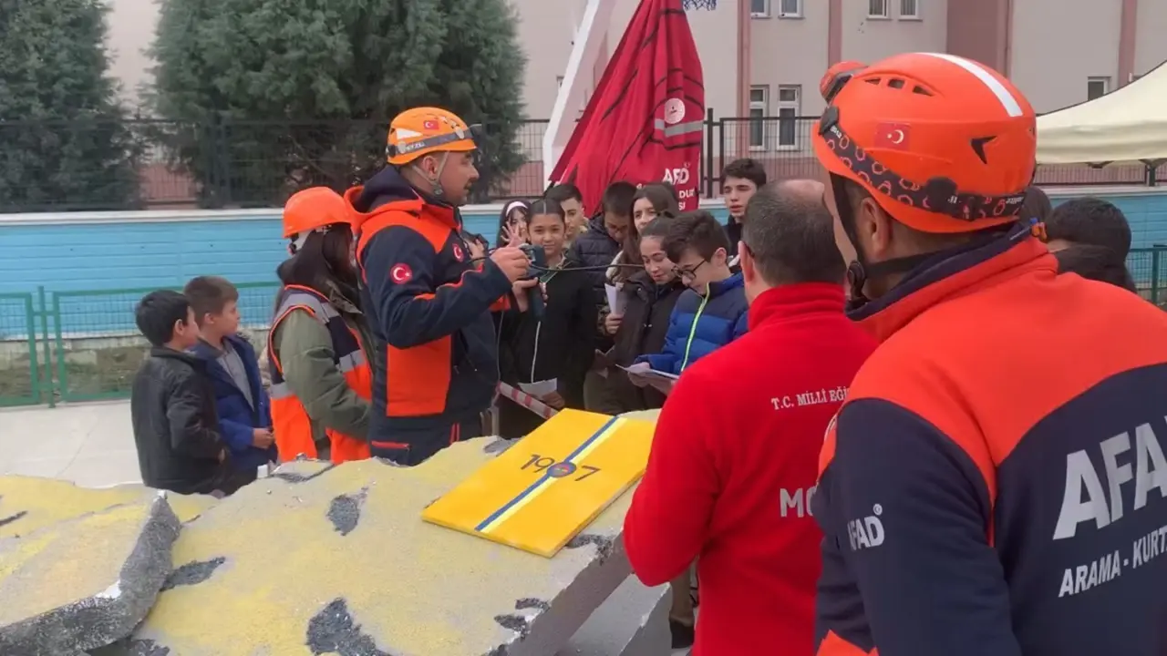 Öğrencilere Deprem Eğitimi 2