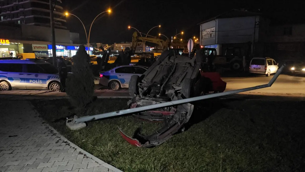 Kontrolden Çıkan Araç Parka Uçtu 1