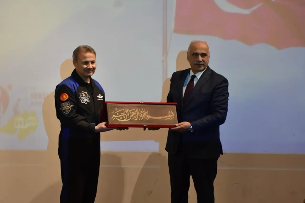 Gençlere İlham Verdi 3