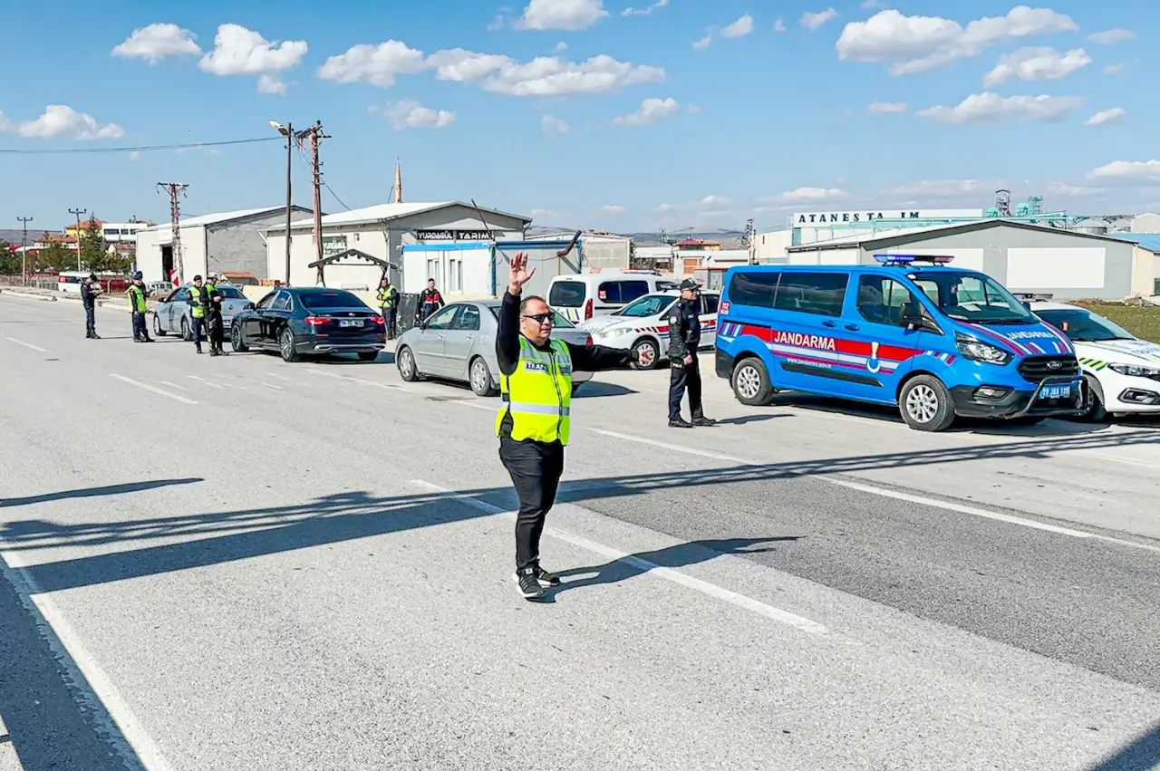 Polis Ekipleri Bayram Öncesi Denetimlerini Arttırdı 2