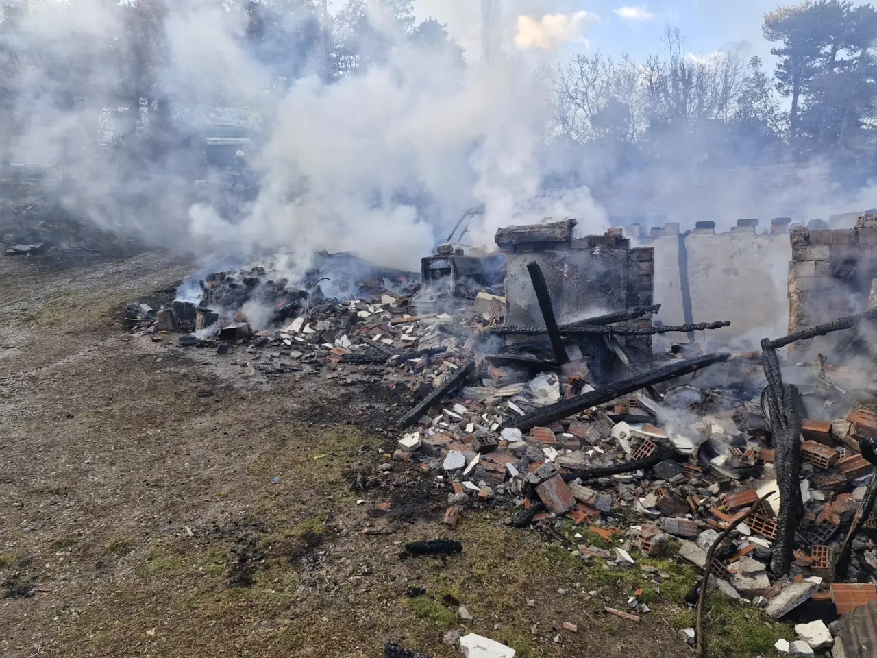 Köydeki Yangında Her Şey Kül Oldu 7