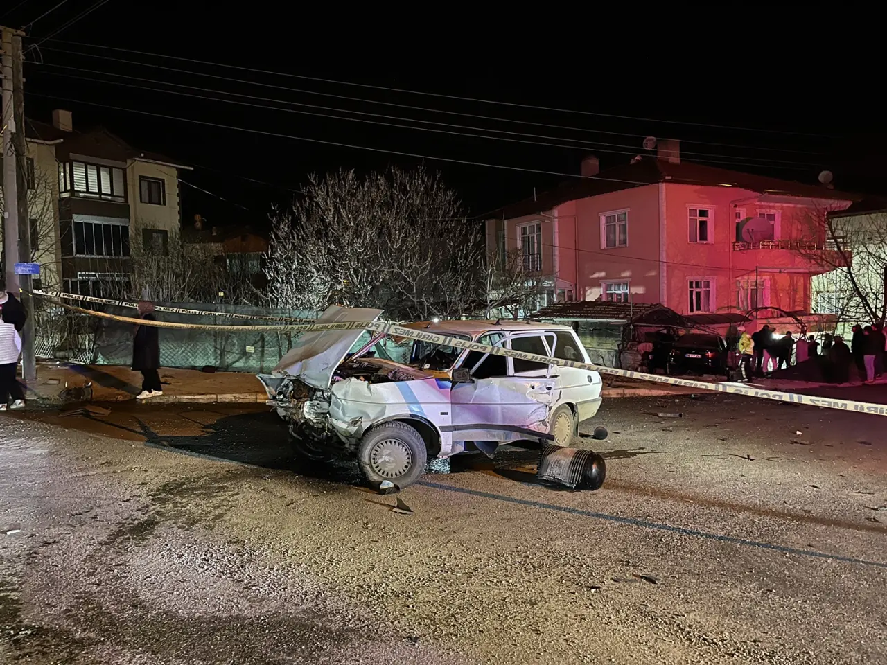 Savrulan Otomobil Bahçeye Daldı 1