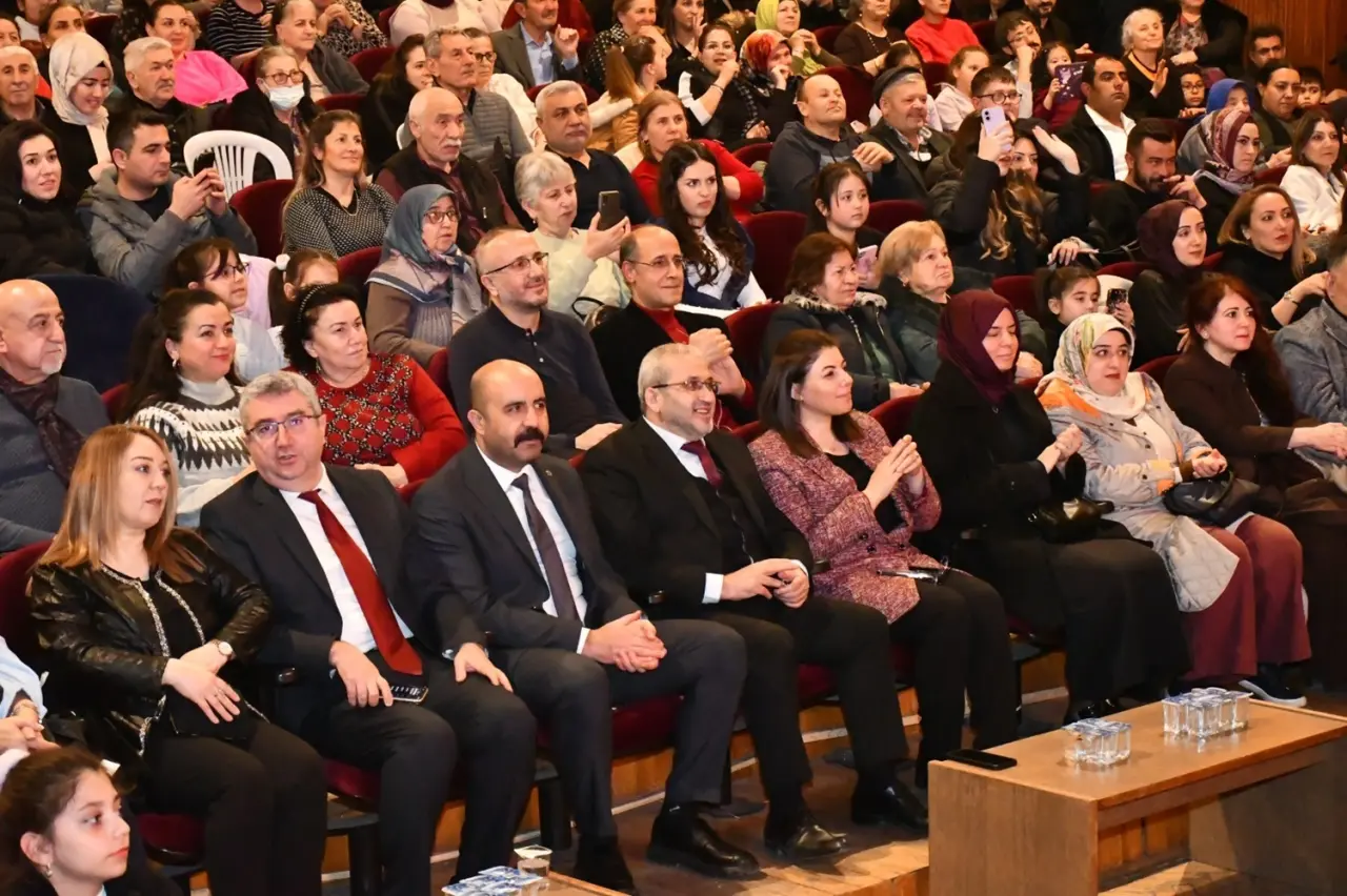 Sahnenin Sultanları Anadolu Ezgileriyle Büyüledi 3