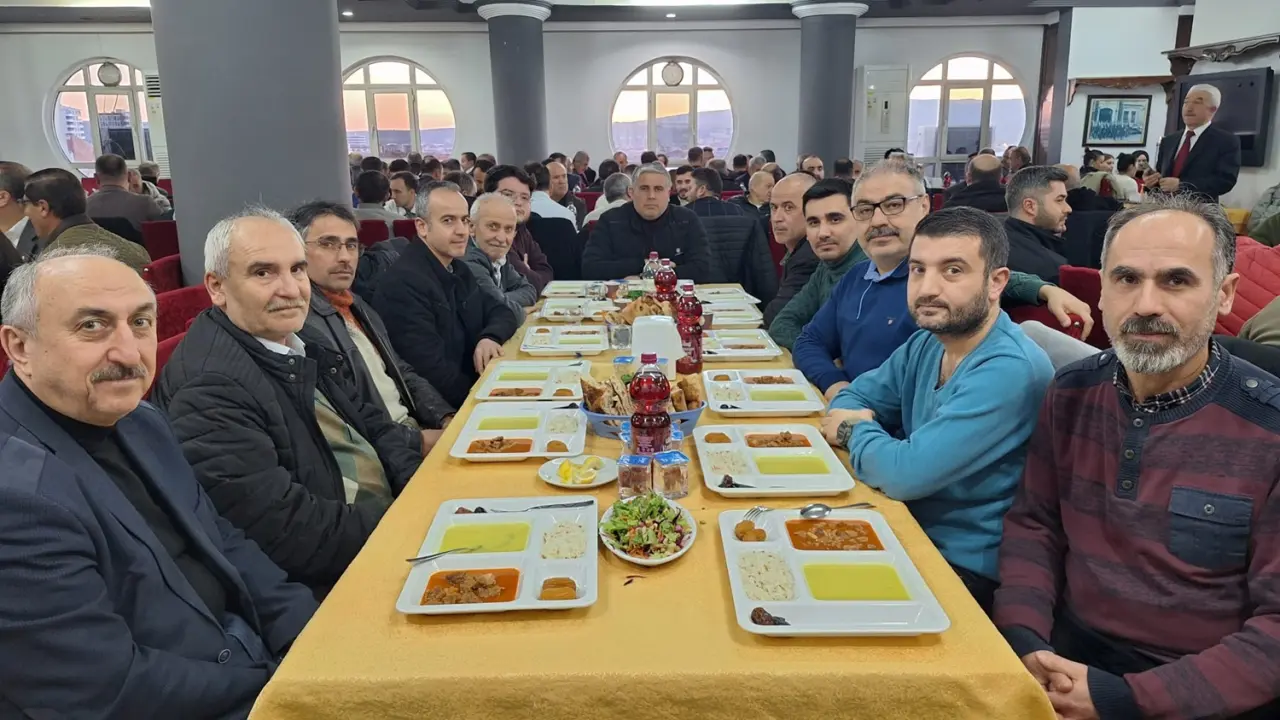 Çorum Protokolü ve Esnaf İftar Sofrasında Buluştu 6