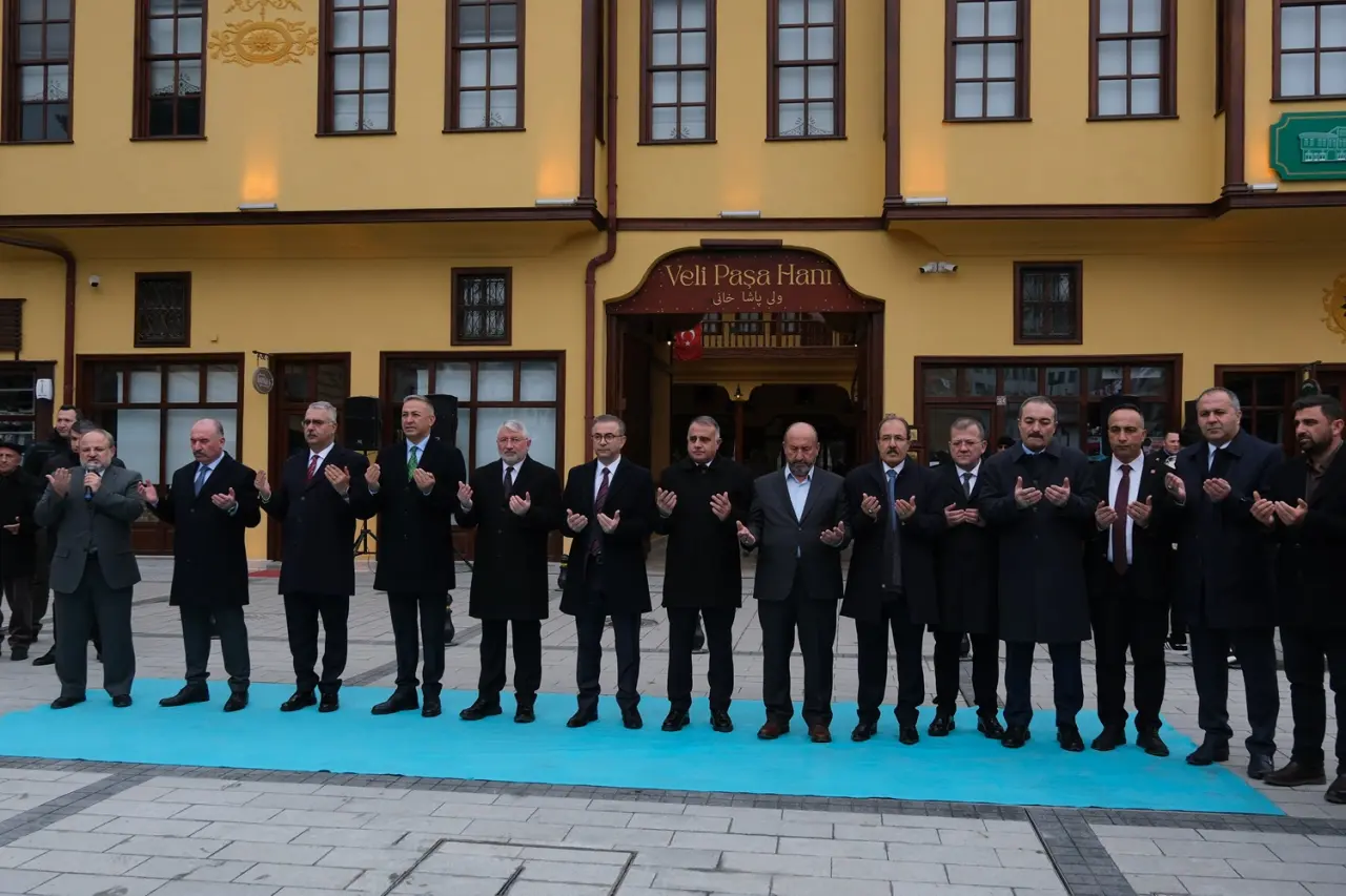 Bayramlaşma Yeni Meydanda Yapıldı 6