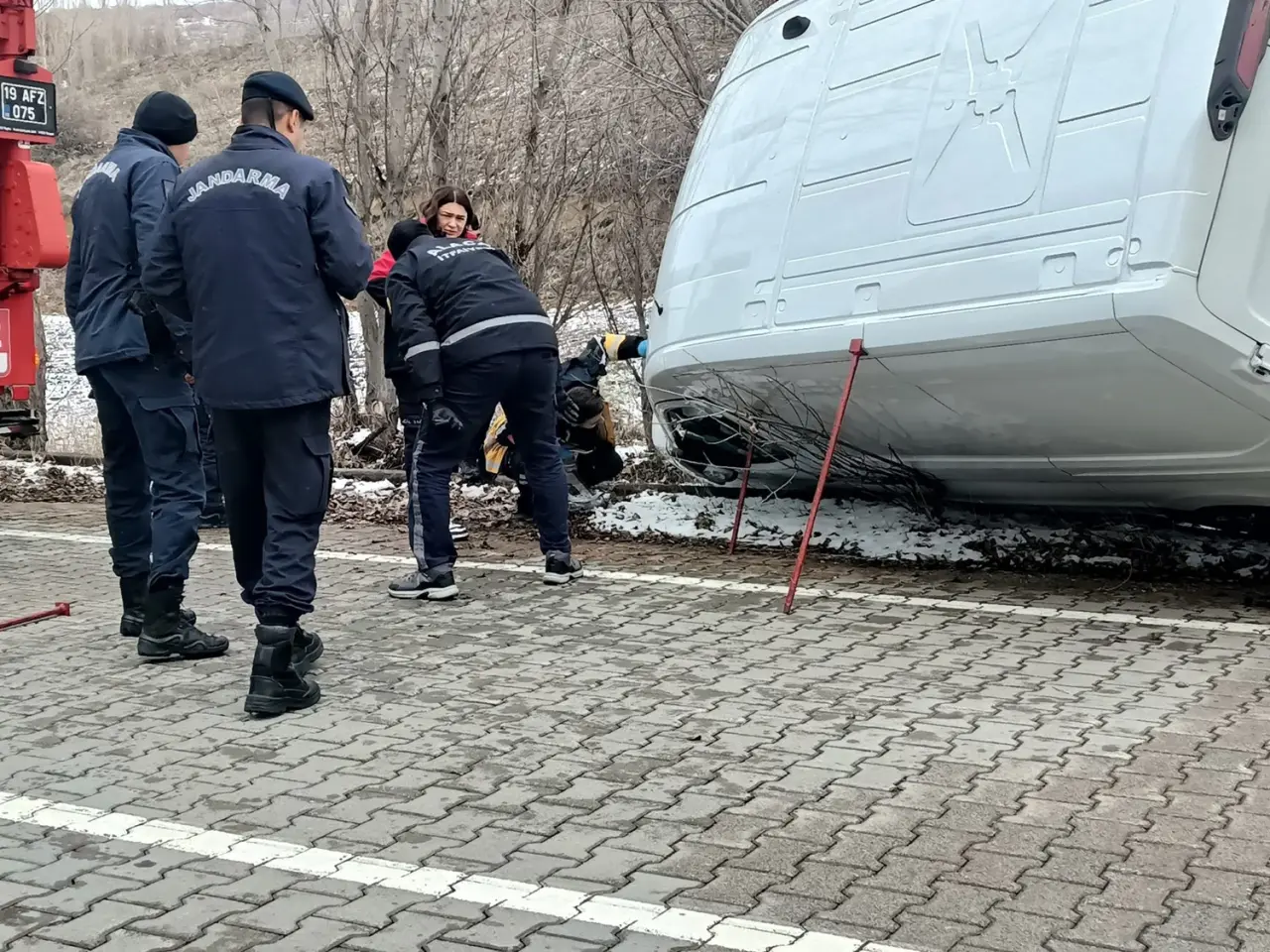 Araçta Sıkışan Sürücüyü İtfaiye Böyle Kurtardı 2