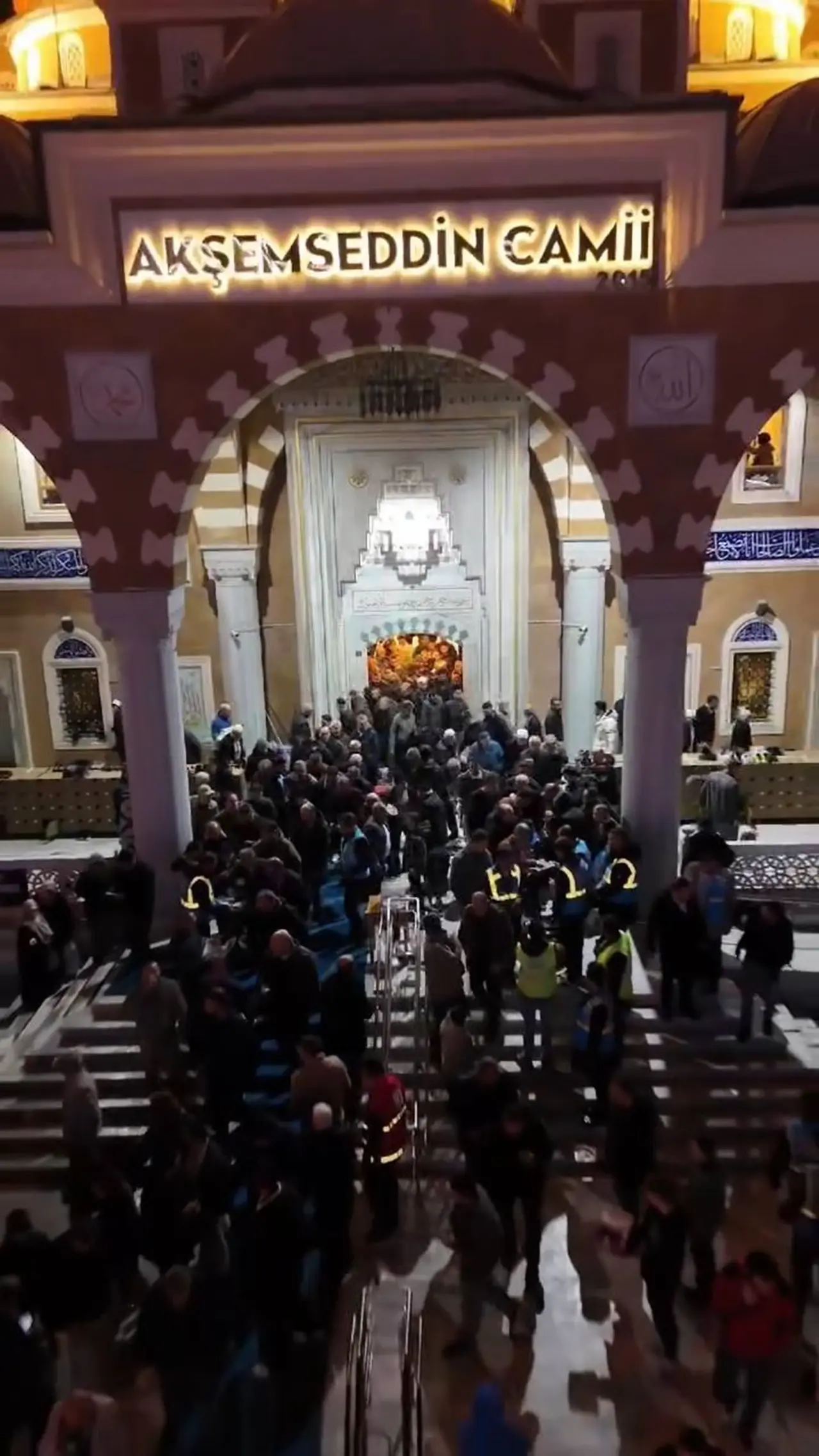 Kadir Gecesi Coşkusu Camilere Sığmadı 2