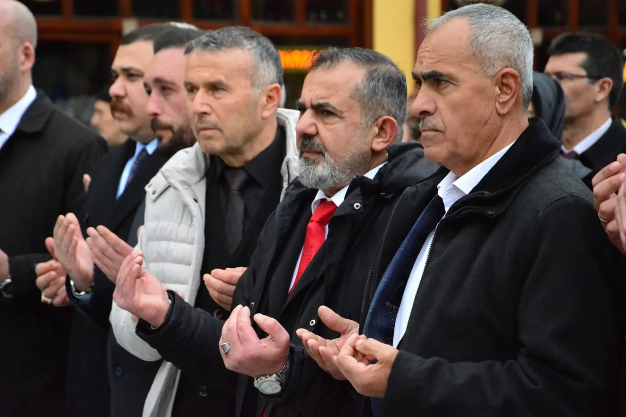 Bayramlaşma Yeni Meydanda Yapıldı 8