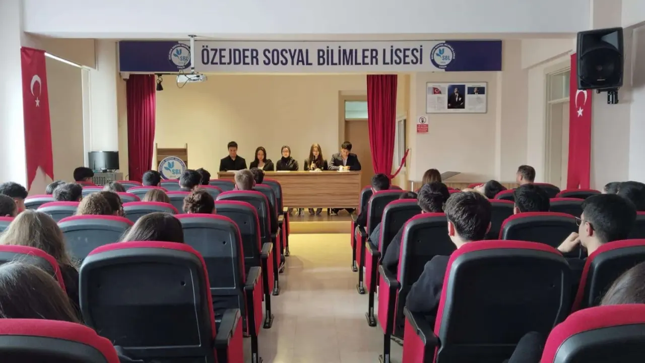 Klasik Metinlerle Devlet Felsefesini Yorumladı 1