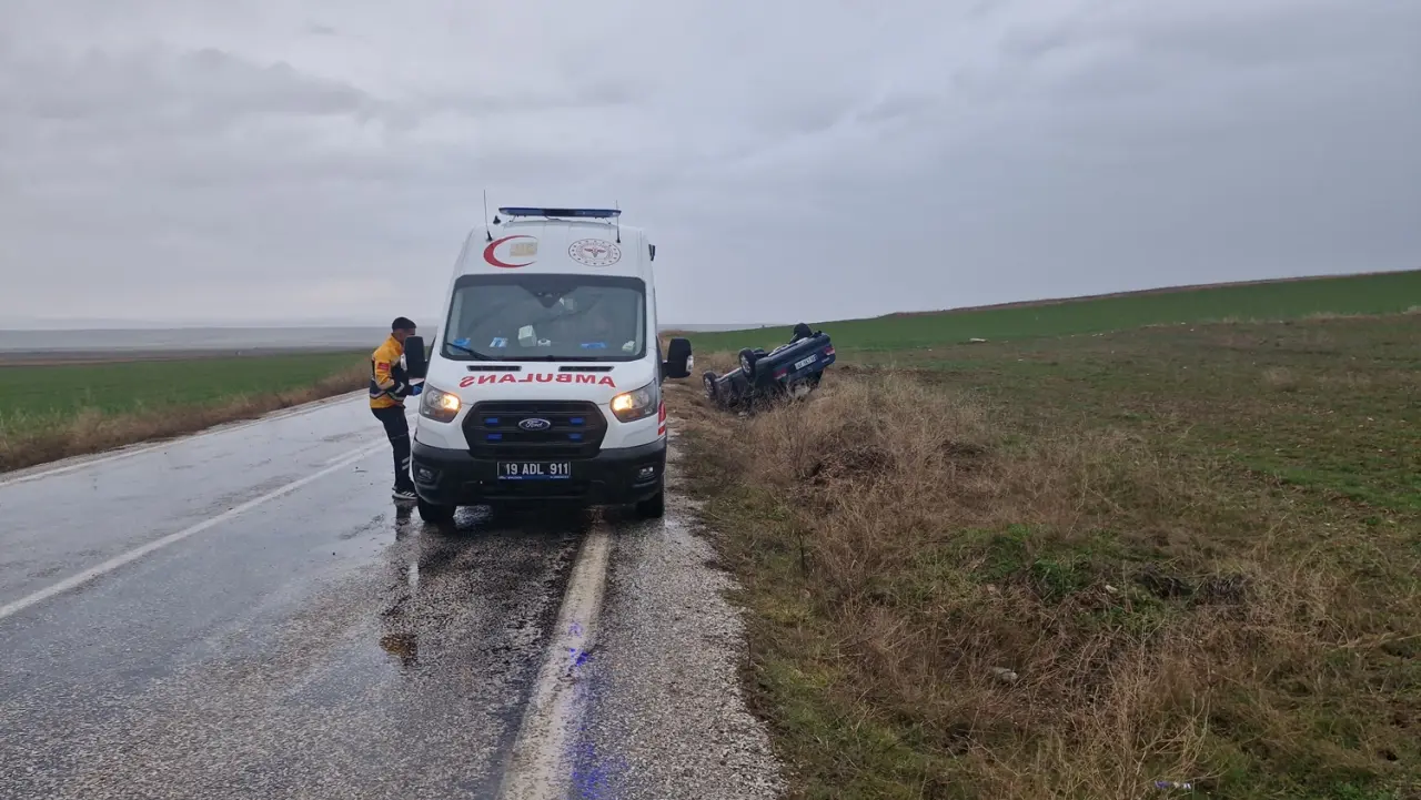 Otomobil Şarampole Devrildi: 1 Yaralı 1