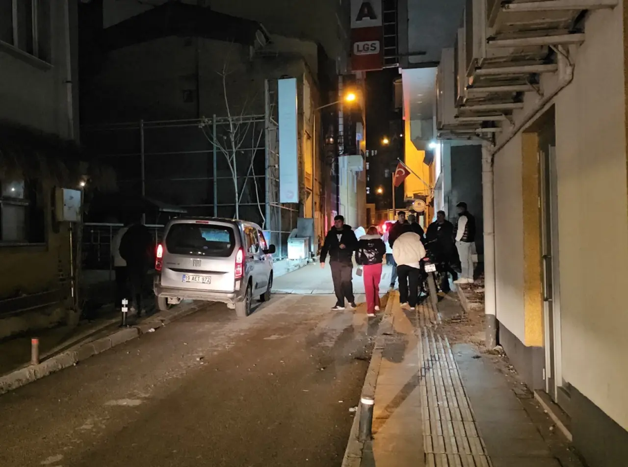 ‘Yan Bakma’ Kavgasında Bıçaklar Konuştu 1