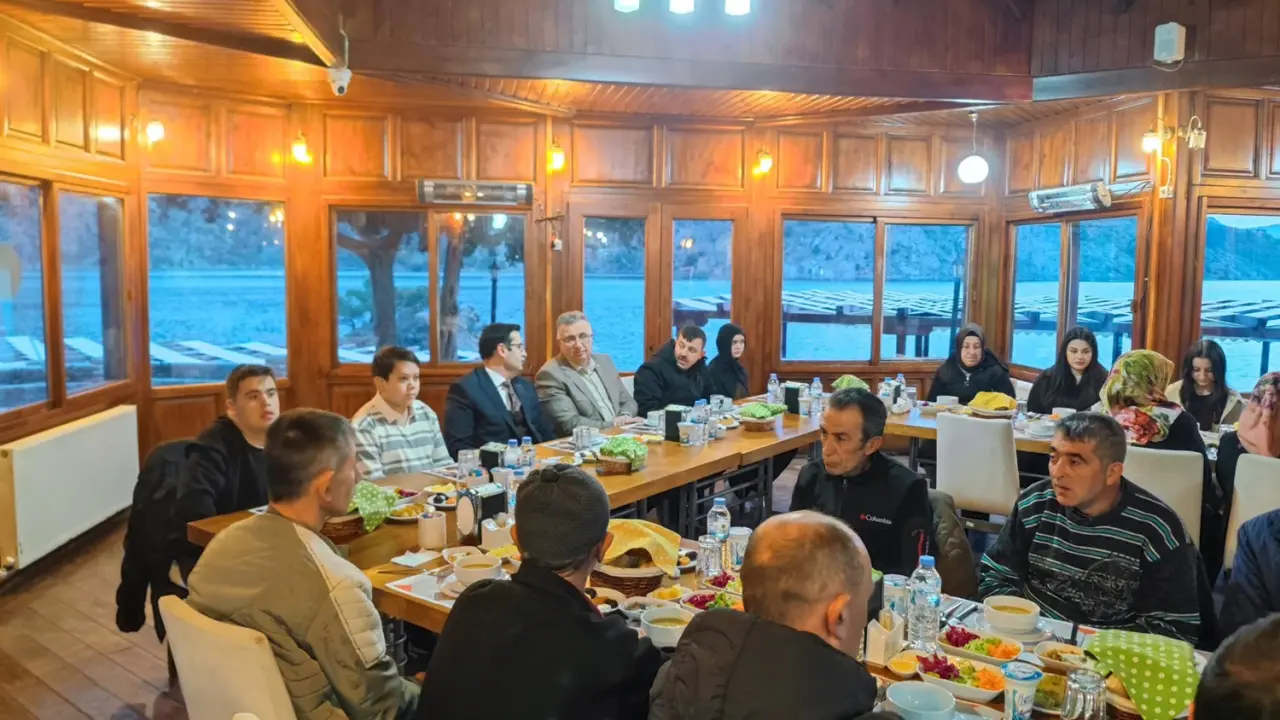 Oğuzlar’da Özel Bireyler İftar Sofrasında Buluştu 1