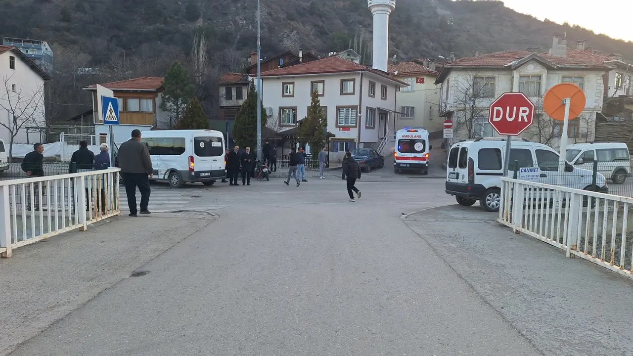 Minibüs İle Motosiklet Çarpıştı 4