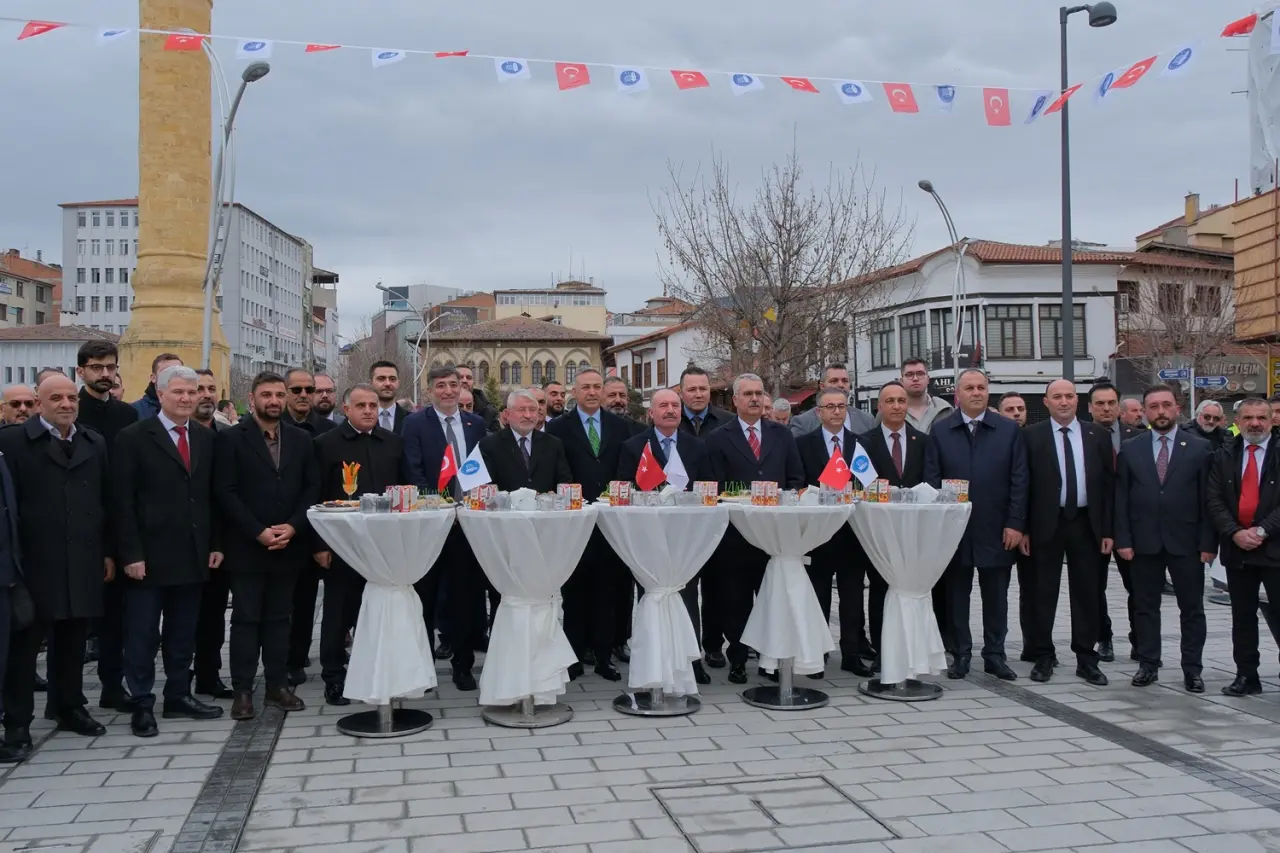 Bayramlaşma Yeni Meydanda Yapıldı 1