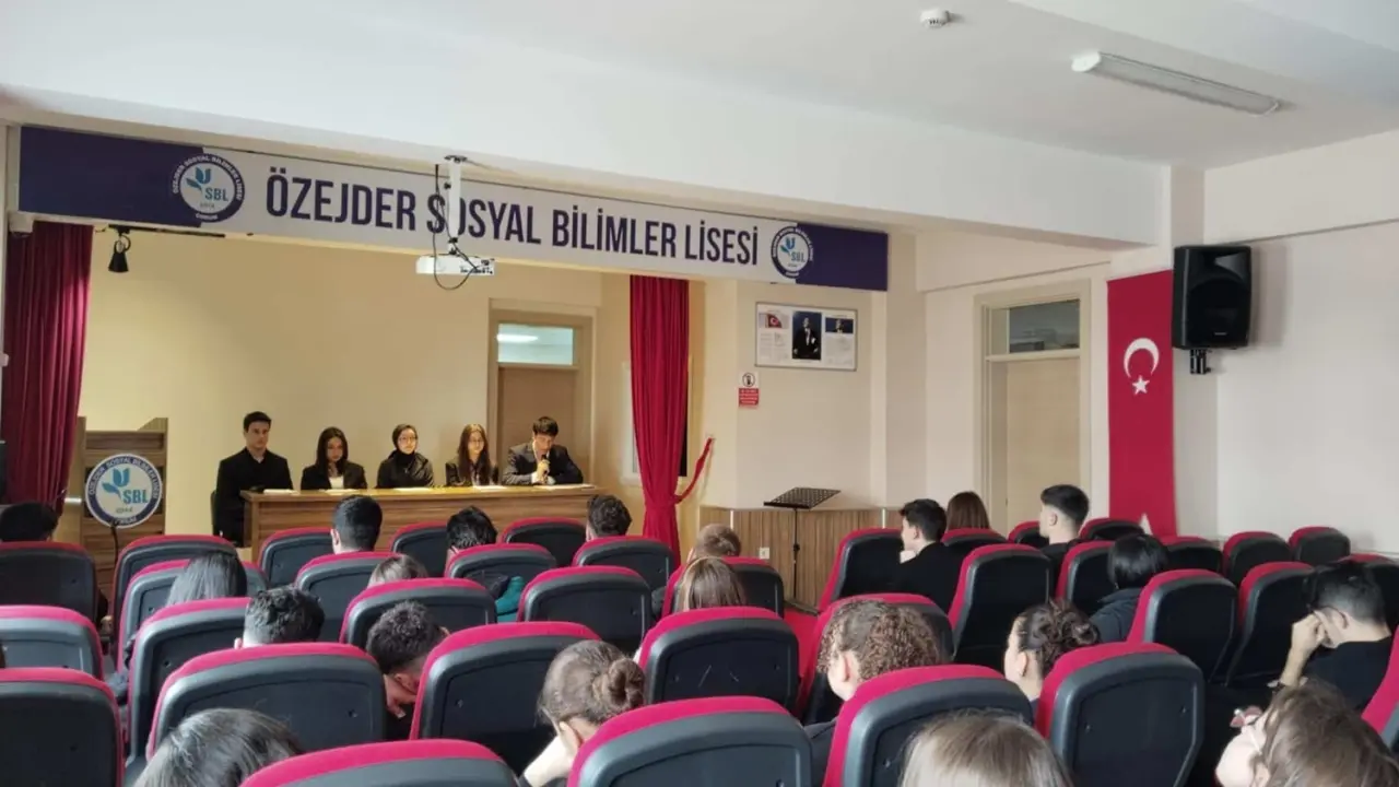 Klasik Metinlerle Devlet Felsefesini Yorumladı 4