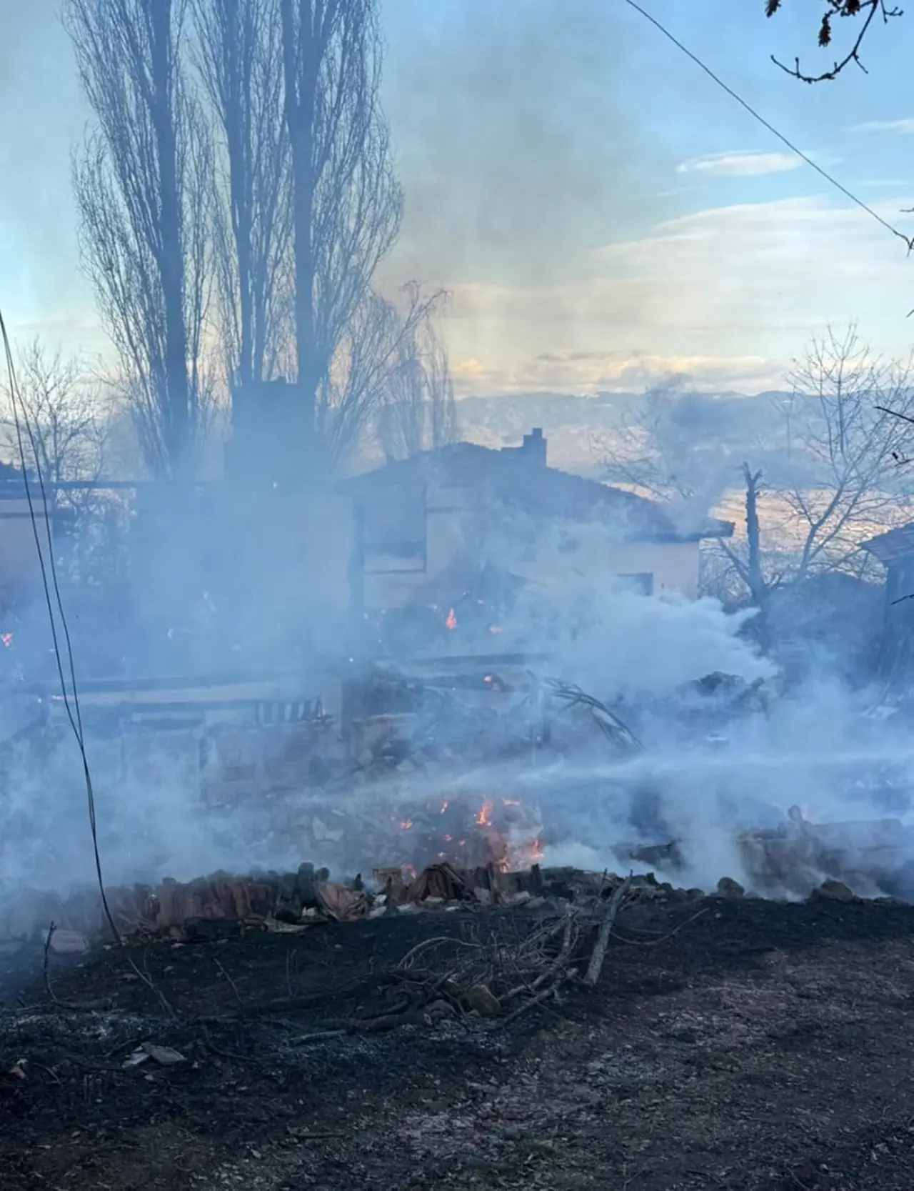 Köydeki Yangında Her Şey Kül Oldu 2