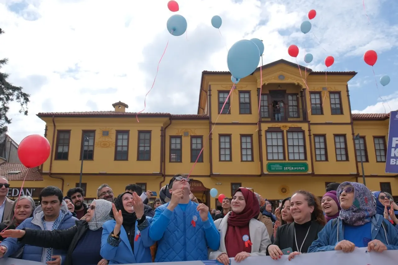 ‘Görülmeyeni Görünür Kılan Adımlar’ 8
