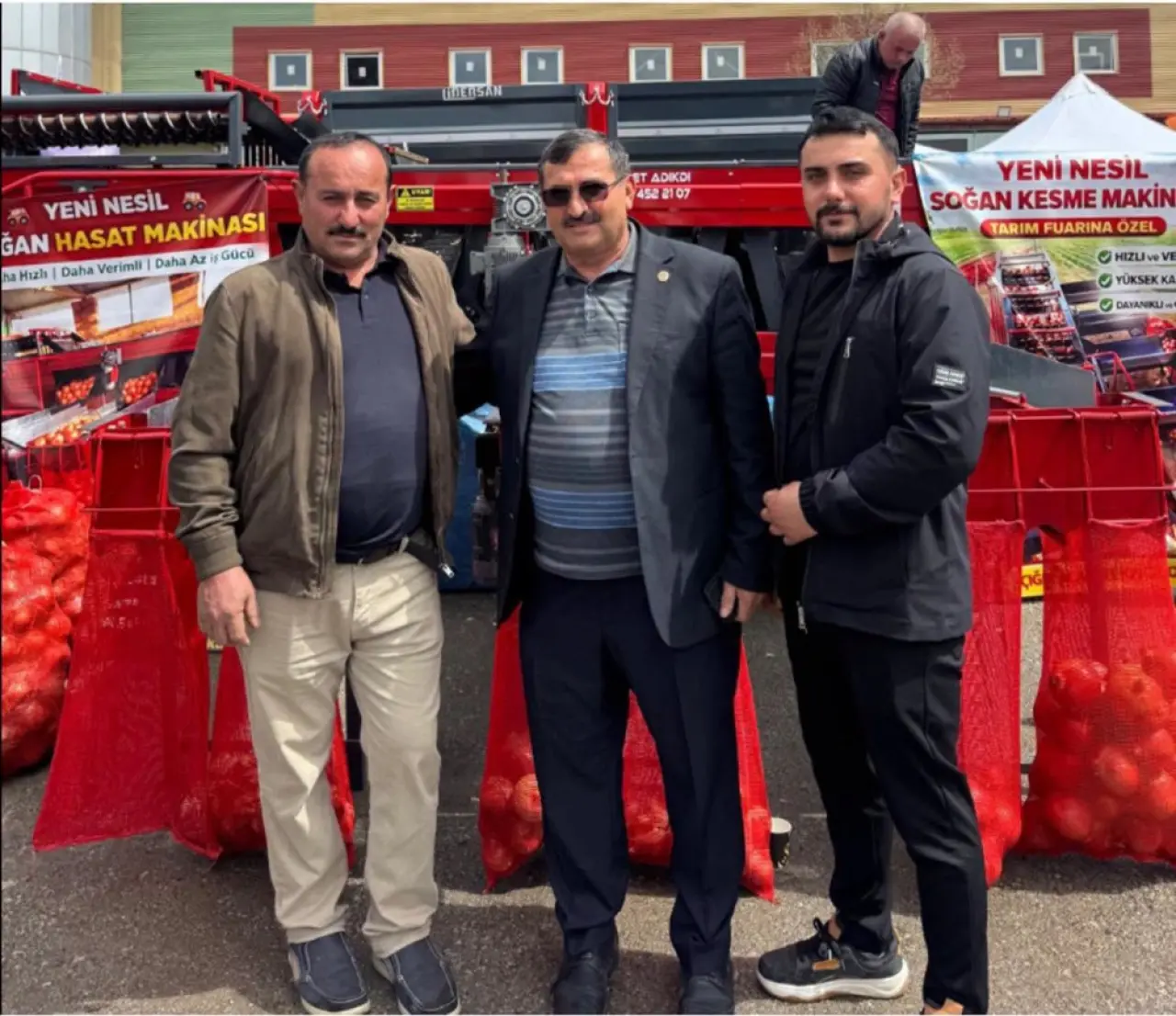 Özdemir, Üreticilerle Fuarda Bir Araya Geldi 3