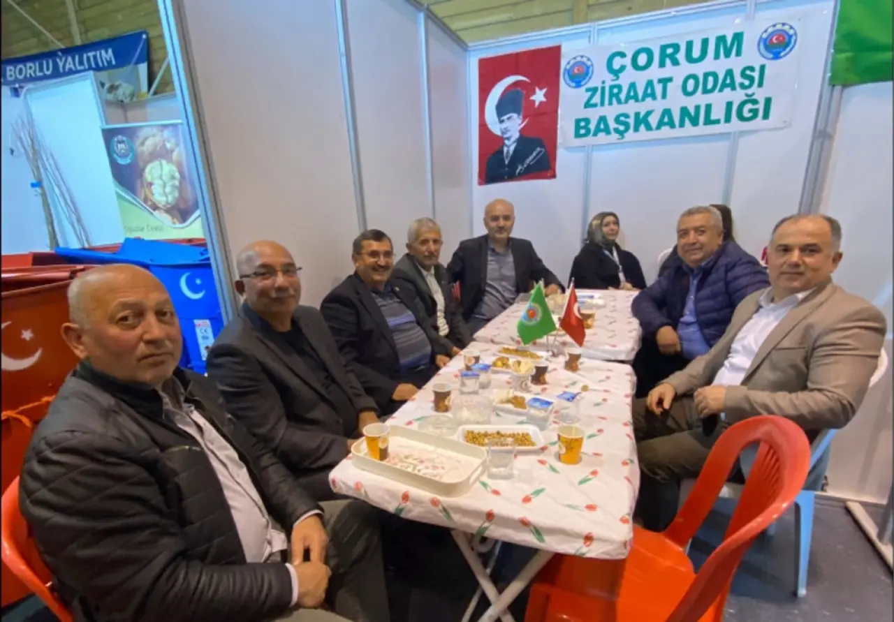 Özdemir, Üreticilerle Fuarda Bir Araya Geldi 2