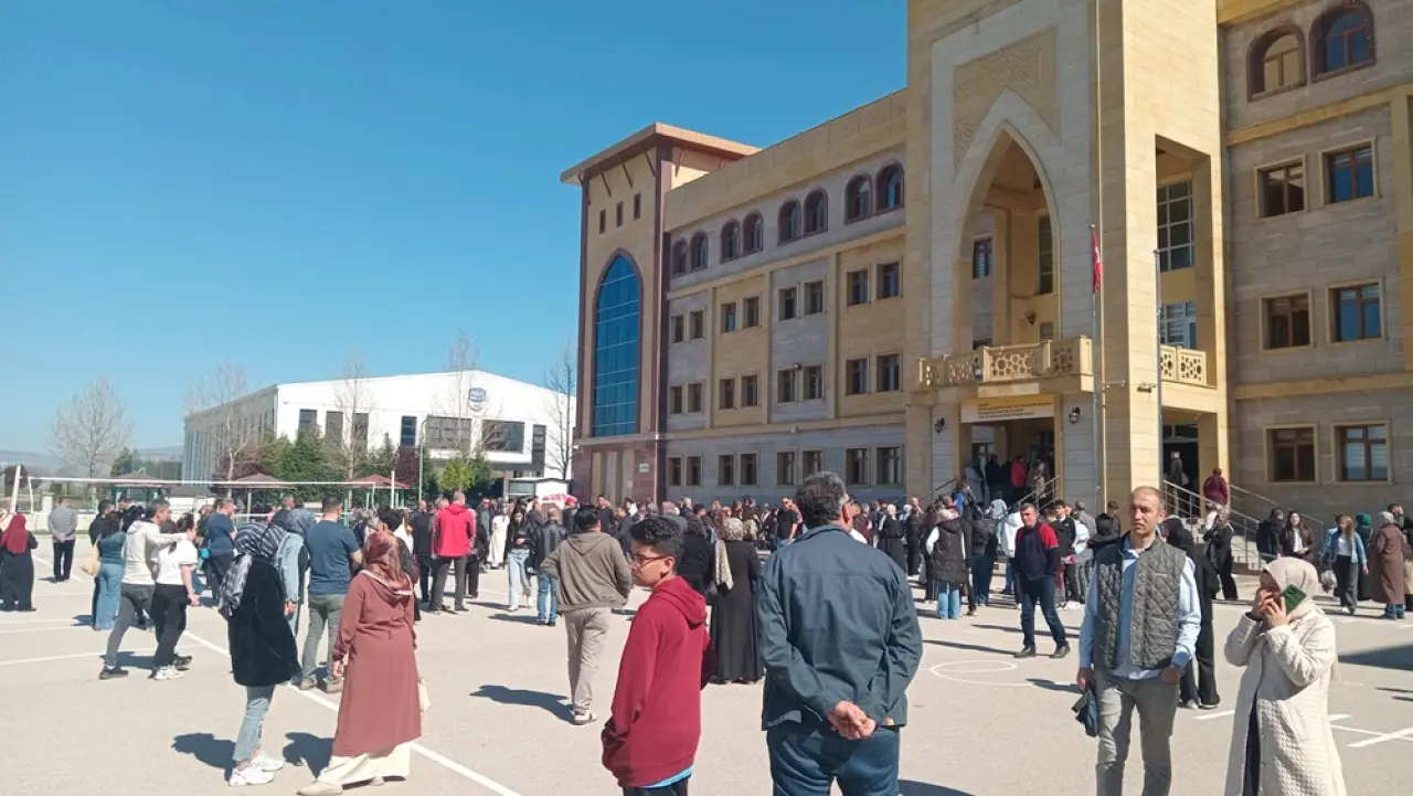 Öğrenciler Ter Döktü, Veliler Kapıda Bekledi 3