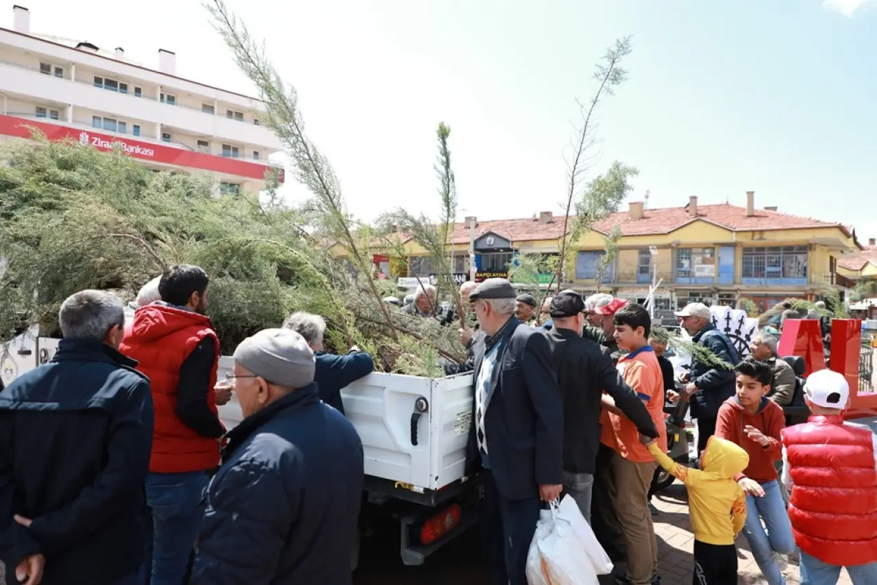 Vatandaşlara 2 Bin Fidan Dağıtıldı 4