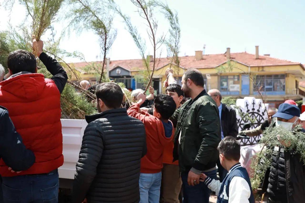 Vatandaşlara 2 Bin Fidan Dağıtıldı 1