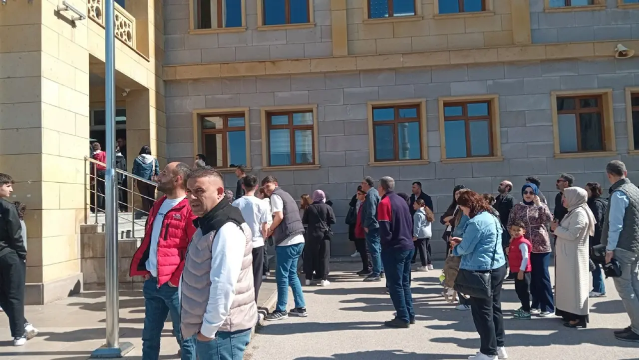 Öğrenciler Ter Döktü, Veliler Kapıda Bekledi 4