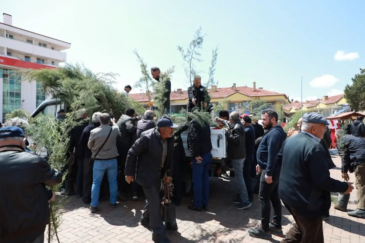 Vatandaşlara 2 Bin Fidan Dağıtıldı 3