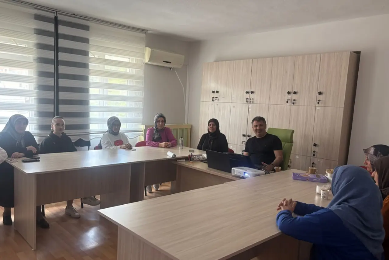 İnternet Ortamında Çocuk İhmal ve İstismarı Anlatıldı 1
