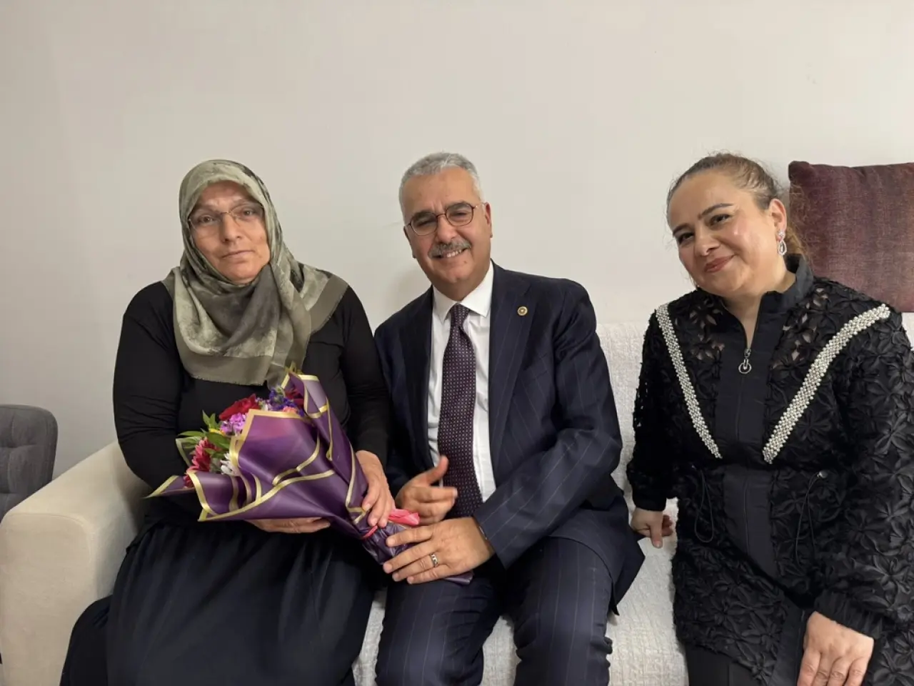 Ahlatcı’dan Şehit Annesine Vefa Ziyareti 2